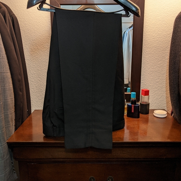 Jarmens Black Suit- Size 44R - Picture 7 of 9